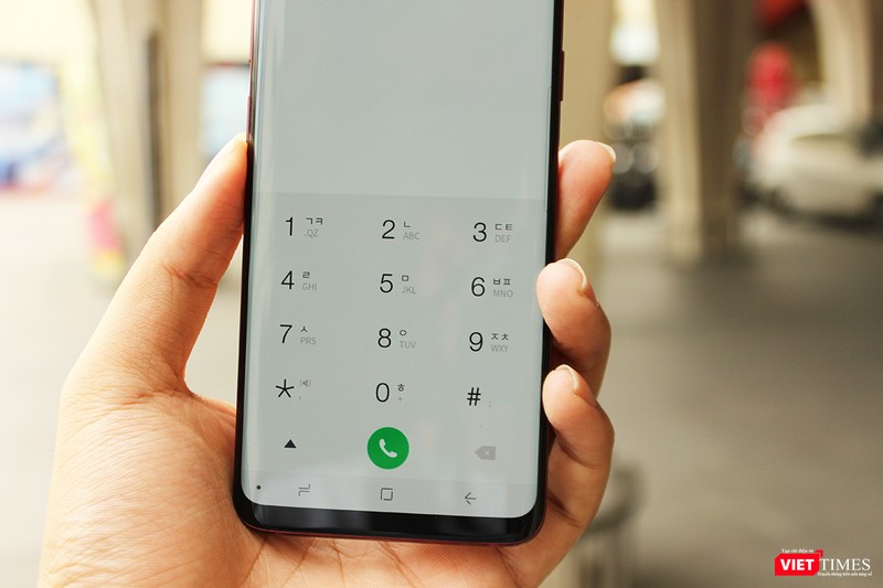 Giao diện thoại trên Galaxy S8 Plus Giao diện thoại trên Galaxy S8 Plus