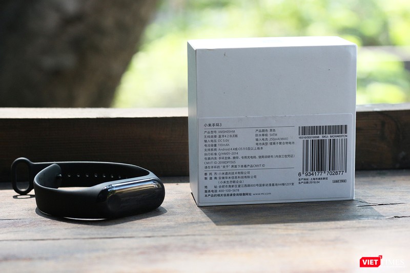 Vì hệ điều hành Mi Band 3 toàn tiếng Trung nên chúng tôi chưa "vọc vạch" được sâu trong menu. Tuy nhiên, với 5 cải tiến nói trên cùng mức giá khá mềm, chỉ 900.000 đồng thì sản phẩm này cũng đáng để sở hữu Vì hệ điều hành Mi Band 3 toàn tiếng Trung nên chúng tôi chưa "vọc vạch" được sâu trong menu. Tuy nhiên, với 5 cải tiến nói trên cùng mức giá khá mềm, chỉ 900.000 đồng thì sản phẩm này cũng đáng để sở hữu