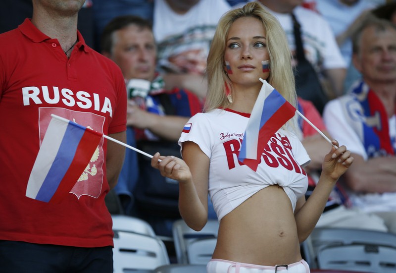 Nemtchinova cổ vũ đội Nga tại Euro 2014 (ảnh: Reuters) Nemtchinova cổ vũ đội Nga tại Euro 2014 (ảnh: Reuters)