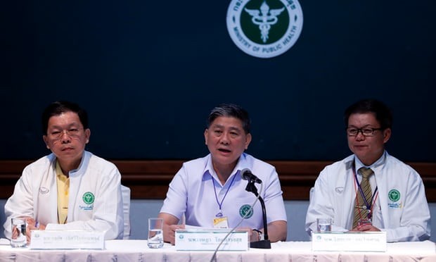 ông Jedsada Chokdamrongsuk thông báo về tình trạng các cầu thủ thiếu niên (ảnh: EPA) ông Jedsada Chokdamrongsuk thông báo về tình trạng các cầu thủ thiếu niên (ảnh: EPA)