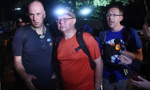 Richard William Stanton (bên trái) là một thợ lặn đầy kinh nghiệm của Anh. Ông đã tham gia nhiều chiến dịch giải cứu người mắc kẹt trong hang (ảnh: Getty Images) Richard William Stanton (bên trái) là một thợ lặn đầy kinh nghiệm của Anh. Ông đã tham gia nhiều chiến dịch giải cứu người mắc kẹt trong hang (ảnh: Getty Images)