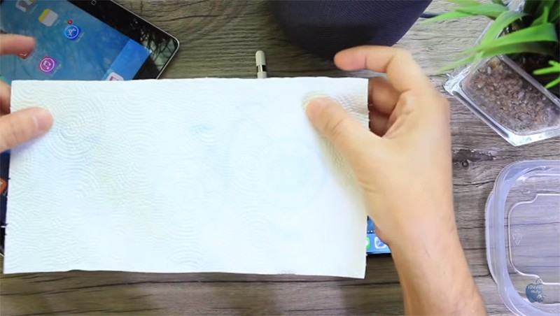 "Đạo cụ" là một tờ giấy ăn "Đạo cụ" là một tờ giấy ăn