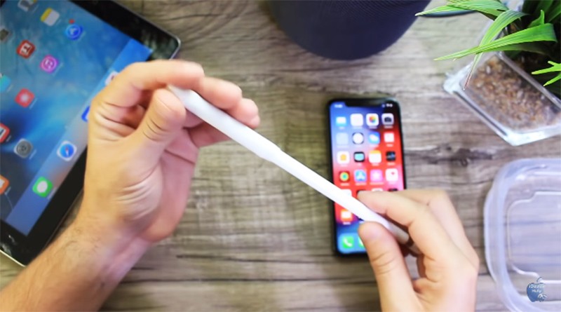 Ấn khuôn vào bút sao cho chỉ hở một chút đầu bút Ấn khuôn vào bút sao cho chỉ hở một chút đầu bút