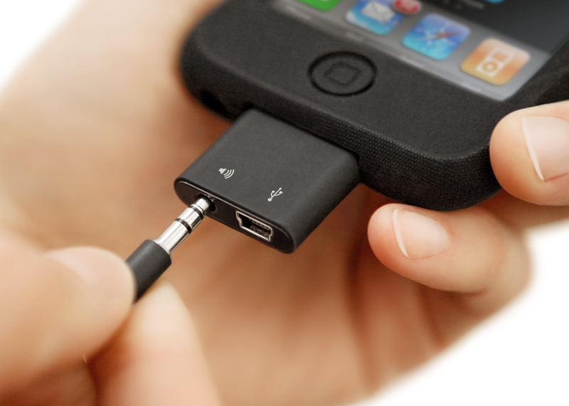Người dùng phải mua thêm dongle nếu muốn kết nối iPhone với tai nghe có dây (ảnh: senstation)) Người dùng phải mua thêm dongle nếu muốn kết nối iPhone với tai nghe có dây (ảnh: senstation))