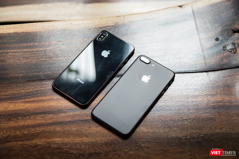 Đối với nhiều người thì thiết kế của iPhone là tương đối nhàm chán. Nhưng sản phẩm của Apple luôn thu hút được sự quan tâm của người dùng và dự kiến iPhone X Plus lại tiếp tục gây "sốt" khi nó ra mắt. Đối với nhiều người thì thiết kế của iPhone là tương đối nhàm chán. Nhưng sản phẩm của Apple luôn thu hút được sự quan tâm của người dùng và dự kiến iPhone X Plus lại tiếp tục gây "sốt" khi nó ra mắt.
