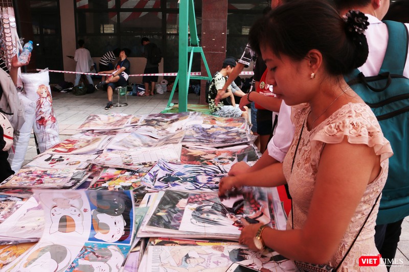 Các tờ poster cũng thu hút sự quan tâm của người tham dự