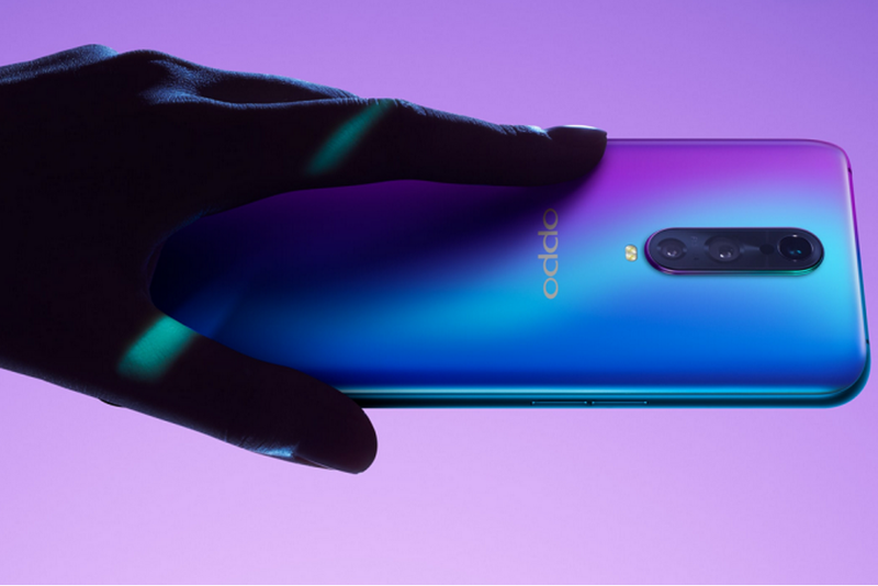 Oppo R17 Pro (ảnh Phone Arena)