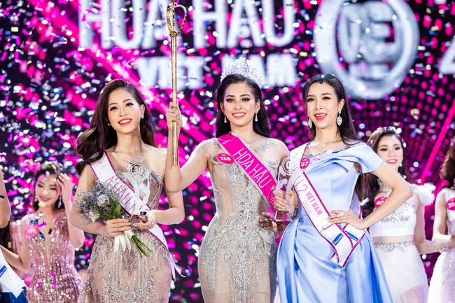 Lộ bảng điểm tốt nghiệp dưới trung bình của tân Hoa hậu Trần Tiểu Vy? ảnh 3 Xem lại Phần thi Ứng xử của 5 thí sinh Hoa hậu Việt Nam 2018: Hoa hậu Trần Tiểu Vy trả lời ấp úng!