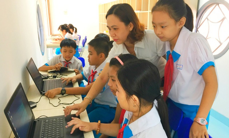 Sự hỗn loạn thông tin trên Internet và những kiến thức mà thầy cô cần trang bị cho học sinh ảnh 3 Các nhà trường phổ thông đã và đang làm gì để bảo vệ học sinh khỏi các hiểm họa khôn lường trên Internet?