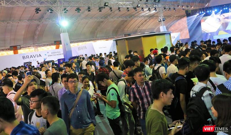 Rất đông bạn trẻ đã đến tham dự sự kiện của Sony tại Hà Nội