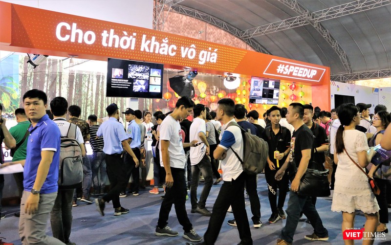 Gian hàng trải nghiệm máy ảnh số