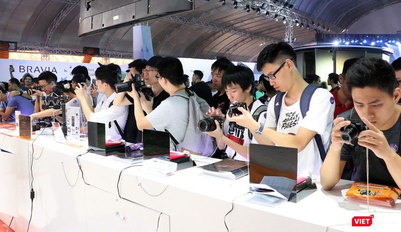 Háo hức chụp thử các dòng máy ảnh cao cấp của Sony