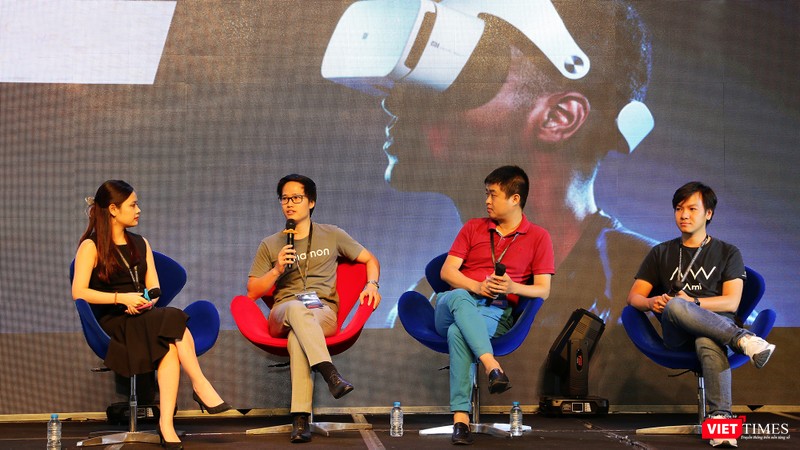 Các diễn giả chia sẻ kinh nghiệm về Chuyển đổi số tại sự kiện Vietnam Frontier Summit do Innovatube tổ chức Các diễn giả chia sẻ kinh nghiệm về Chuyển đổi số tại sự kiện Vietnam Frontier Summit do Innovatube tổ chức