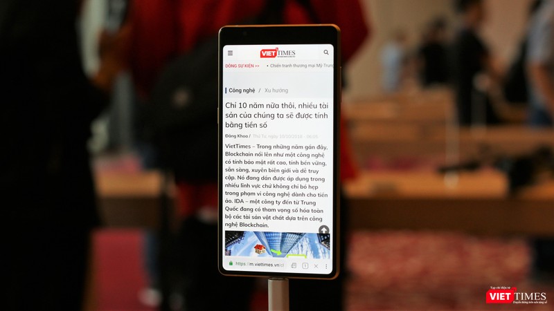 Bphone 3: Thiết kế tràn viền, kháng nước chuẩn IP68, giá từ 6,99 triệu