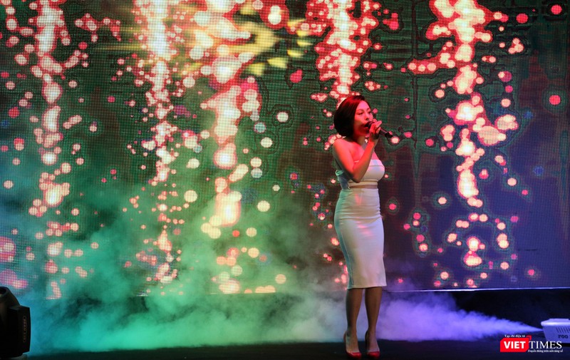 Các ca sỹ khách mời biểu diễn