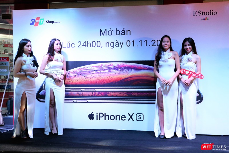 Do quy định của Apple nên các sản phẩm chỉ được mở bán và kích hoạt vào lúc 0h ngày 2/11