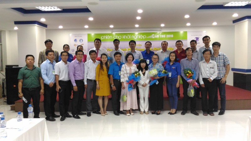 Tham dự Phiên chợ Khởi nghiệp chia sẻ với các start-up ở Cần Thơ (ảnh: Hòa Bình) Tham dự Phiên chợ Khởi nghiệp chia sẻ với các start-up ở Cần Thơ (ảnh: Hòa Bình)