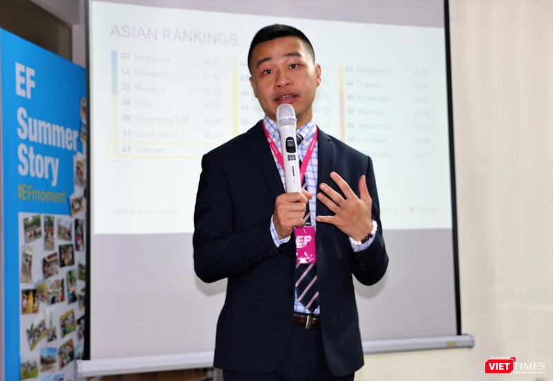 ông Minh Tran - Đại học Yale nói về những thành công của Singapore trong việc phổ cập tiếng Anh đến người dân ông Minh Tran - Đại học Yale nói về những thành công của Singapore trong việc phổ cập tiếng Anh đến người dân