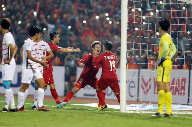 Nguyễn Quang Hải số 19 là ngôi sao trẻ đầy triển vọng của Việt Nam (ảnh: Fox Sport) Nguyễn Quang Hải số 19 là ngôi sao trẻ đầy triển vọng của Việt Nam (ảnh: Fox Sport)