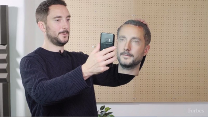 Forbes thử nghiệm mở khóa với mặt nạ đầu người Forbes thử nghiệm mở khóa với mặt nạ đầu người