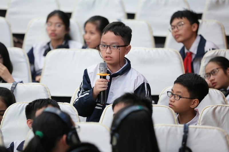 Một học sinh chia sẻ về những lần sử dụng Internet (ảnh: MSD) Một học sinh chia sẻ về những lần sử dụng Internet (ảnh: MSD)