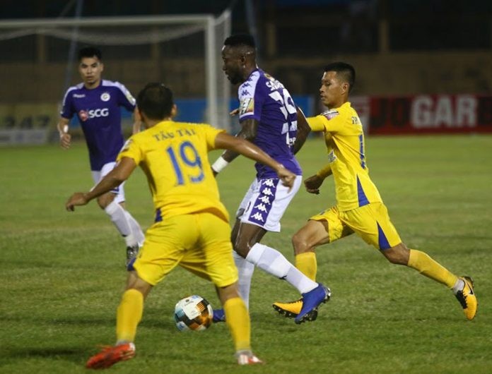 Với 6 bàn thắng, Hoàng Vũ Samson đang dẫn đầu danh sách ghi bàn tại V.League Với 6 bàn thắng, Hoàng Vũ Samson đang dẫn đầu danh sách ghi bàn tại V.League