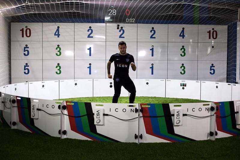 Phòng tập ICON giá chỉ 20 nghìn bảng đã luyện khả năng phán đoán cho cầu thủ trẻ.