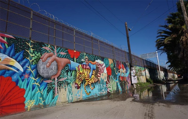 Bức tường biên giới Mỹ-Mexico được chụp vào ngày 25 tháng 1 năm 2017 tại Tijuana, Mexico (ảnh Sandy Huffaker/ Getty Images)