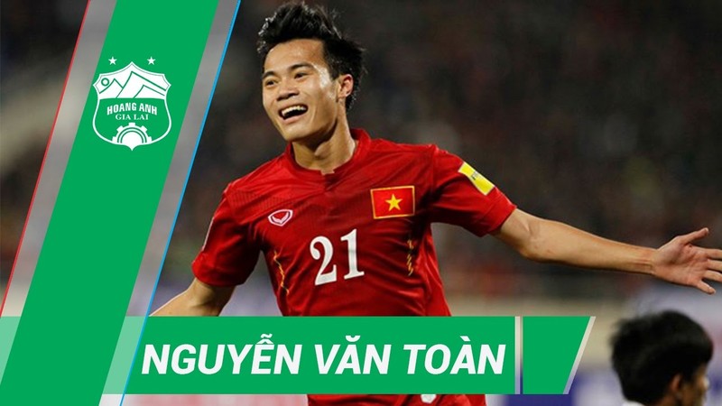 Tiền vệ Văn Toàn đang thi đấu chói sáng (ảnh CLB HAGL)