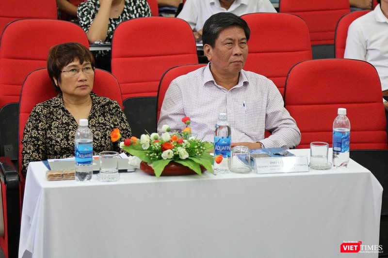 ông Lê Sĩ Minh - Giám đốc Sở Thông tin và Truyền thông tỉnh Thừa thiên Huế ông Lê Sĩ Minh - Giám đốc Sở Thông tin và Truyền thông tỉnh Thừa thiên Huế