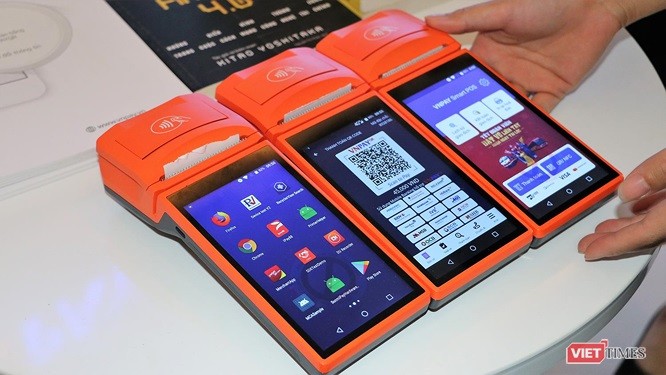 Thiết bị chấp nhận thanh toán bằng thẻ, một hình thức thanh toán phi tiền mặt (ảnh: Đ.K) Thiết bị chấp nhận thanh toán bằng thẻ, một hình thức thanh toán phi tiền mặt (ảnh: Đ.K)