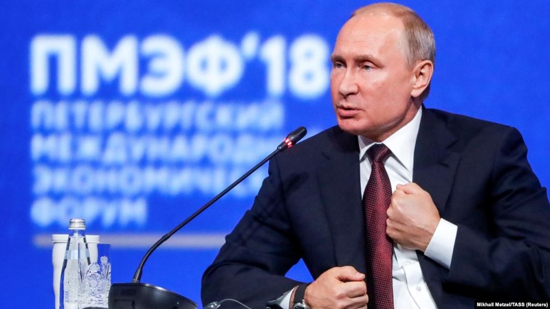 Tổng thống Nga phát biểu tại Diễn đàn Kinh tế Quốc tế Saint Petersburg (ảnh: RFERL) Tổng thống Nga phát biểu tại Diễn đàn Kinh tế Quốc tế Saint Petersburg (ảnh: RFERL)