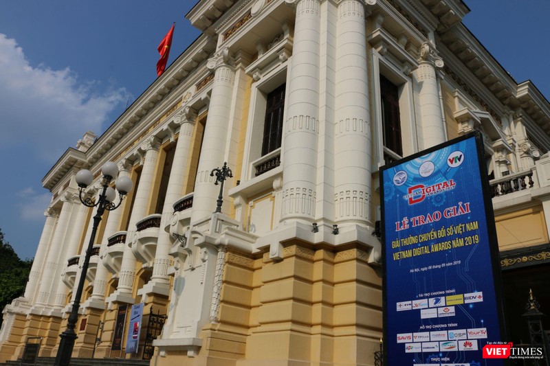 Quang cảnh Nhà hát lớn trước buổi lễ (ảnh: Khánh Linh)