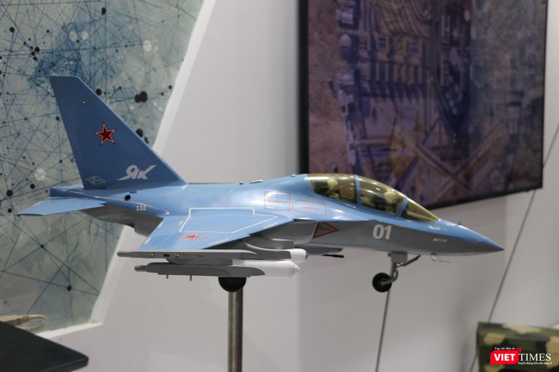 Mô hình máy bay chiến đấu Yak-130