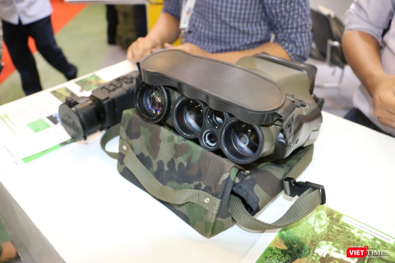 Kính ngắm xuyên đêm