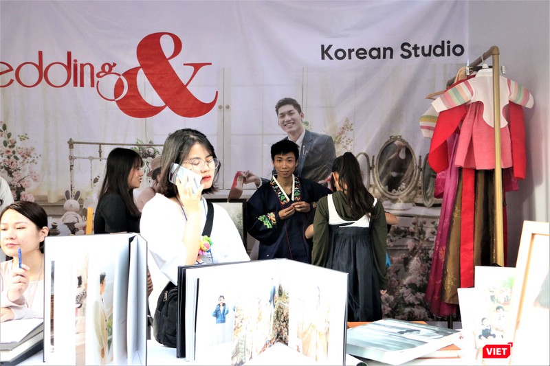 Gian hàng cho thuê Hanbok để chụp ảnh