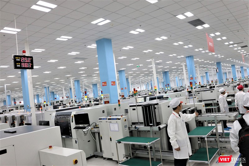 Khu sản xuất smartphone trong nhà máy