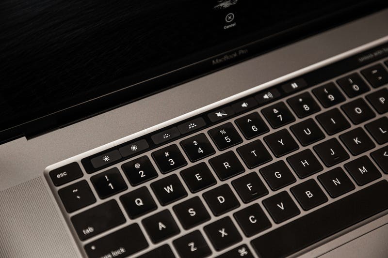 Bàn phím mới trên Macbook Pro đã loại bỏ được hiện tượng kẹt phím và gõ lặp chữ Bàn phím mới trên Macbook Pro đã loại bỏ được hiện tượng kẹt phím và gõ lặp chữ