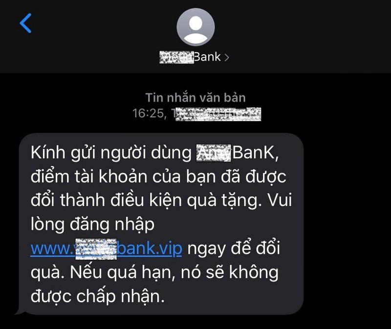 Đối tượng xấu sẽ gửi tin nhắn giả mạo ngân hàng để lừa người dùng cung cấp thông tin đăng nhập (ảnh: Bộ Công an) Đối tượng xấu sẽ gửi tin nhắn giả mạo ngân hàng để lừa người dùng cung cấp thông tin đăng nhập (ảnh: Bộ Công an)
