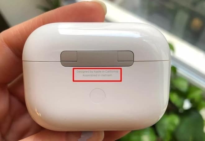 Mẫu tai nghe AirPods Pro với dòng chữ Assembled in Vietnam Mẫu tai nghe AirPods Pro với dòng chữ Assembled in Vietnam