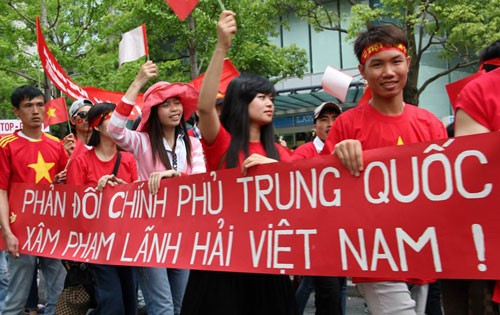 Người Việt ở Nhật biểu tình phản đối tàu Trung Quốc xâm phạm lãnh hải Việt Nam Người Việt ở Nhật biểu tình phản đối tàu Trung Quốc xâm phạm lãnh hải Việt Nam