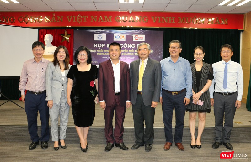 Các thành viên ban tổ chức giải thưởng Chuyển đổi số Các thành viên ban tổ chức giải thưởng Chuyển đổi số