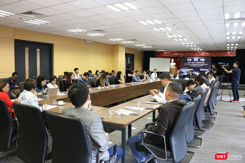 Quang cảnh buổi họp báo Quang cảnh buổi họp báo