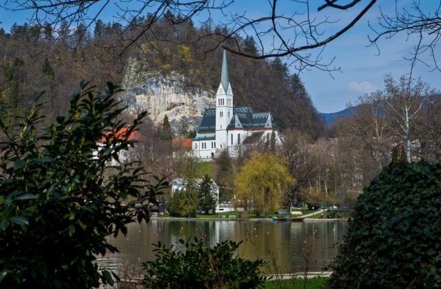 Hồ Bled, phía bắc Slovenia, nơi bà Melania giới thiệu ông Donald Trump với cha mẹ mình vào năm 2002 (ảnh: AP) Hồ Bled, phía bắc Slovenia, nơi bà Melania giới thiệu ông Donald Trump với cha mẹ mình vào năm 2002 (ảnh: AP)