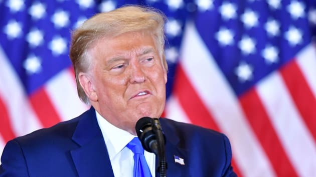 Tổng thống Mỹ Donald Trump phát biểu trong đêm bầu cử tại căn phòng phía Đông của Nhà Trắng ở thủ đô Washington, sáng sớm ngày 4/11/2020. Tổng thống Mỹ Donald Trump phát biểu trong đêm bầu cử tại căn phòng phía Đông của Nhà Trắng ở thủ đô Washington, sáng sớm ngày 4/11/2020.