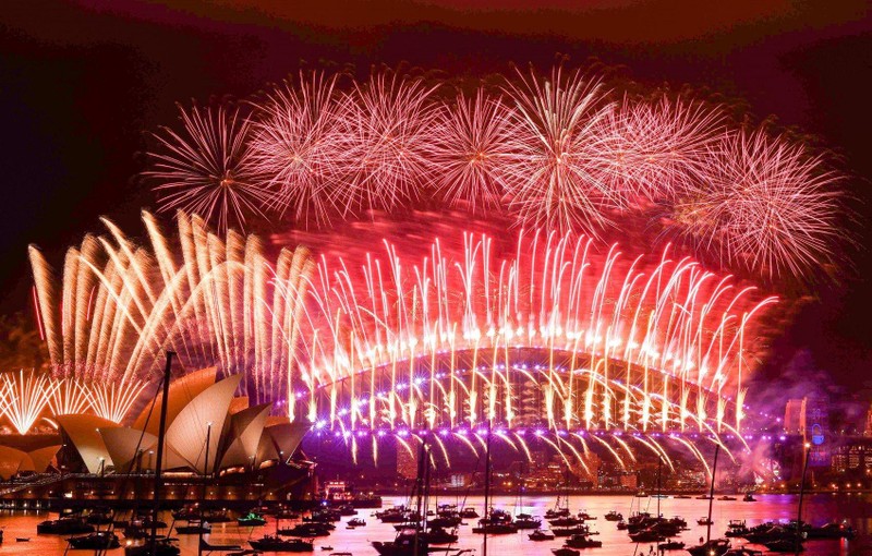 Pháo hoa trên cầu cảng và nhà hát Opera mang tính biểu tượng của Sydney (ảnh: AFP) Pháo hoa trên cầu cảng và nhà hát Opera mang tính biểu tượng của Sydney (ảnh: AFP)