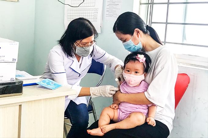 Bộ Y tế chưa có kế hoạch tiêm vaccine cho trẻ nhỏ (ảnh minh hoạ: Tạp chí Tuyên giáo)