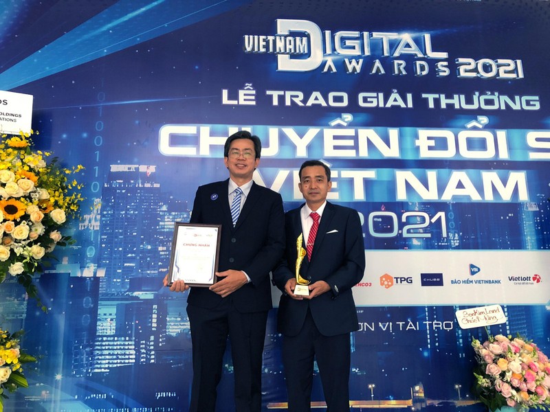 Ông Nguyễn Thanh Hải cùng cộng sự chụp ảnh lưu niệm tại Lễ trao Giải thưởng Chuyển đổi số Việt Nam 2021 Ông Nguyễn Thanh Hải cùng cộng sự chụp ảnh lưu niệm tại Lễ trao Giải thưởng Chuyển đổi số Việt Nam 2021