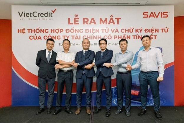 Đại diện VietCredit và SAVIS tại sự kiện