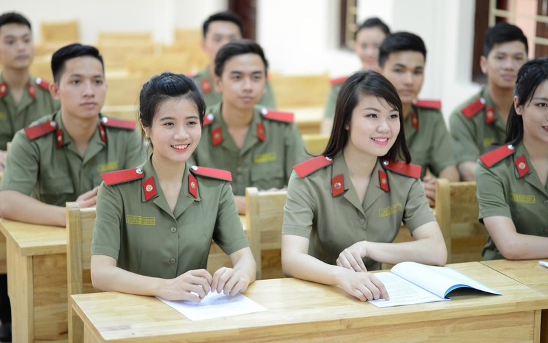 Các sinh viên của Học viện An ninh Nhân dân 